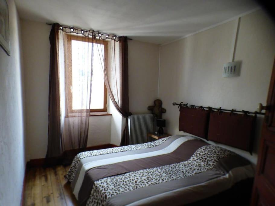 Maison Familiale Pour 8 Saint-Aventin Екстер'єр фото