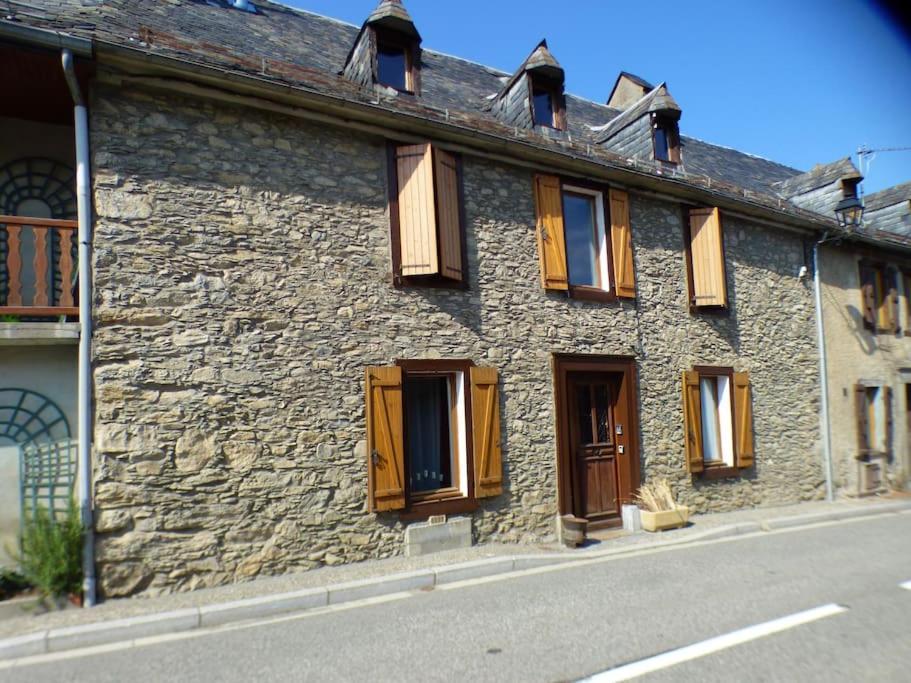 Maison Familiale Pour 8 Saint-Aventin Екстер'єр фото