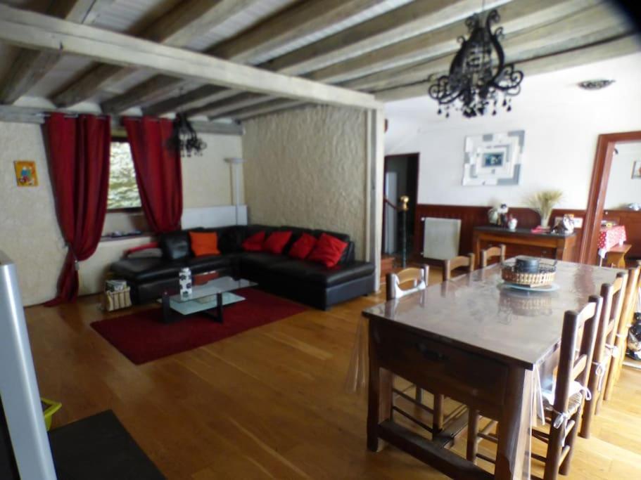 Maison Familiale Pour 8 Saint-Aventin Екстер'єр фото