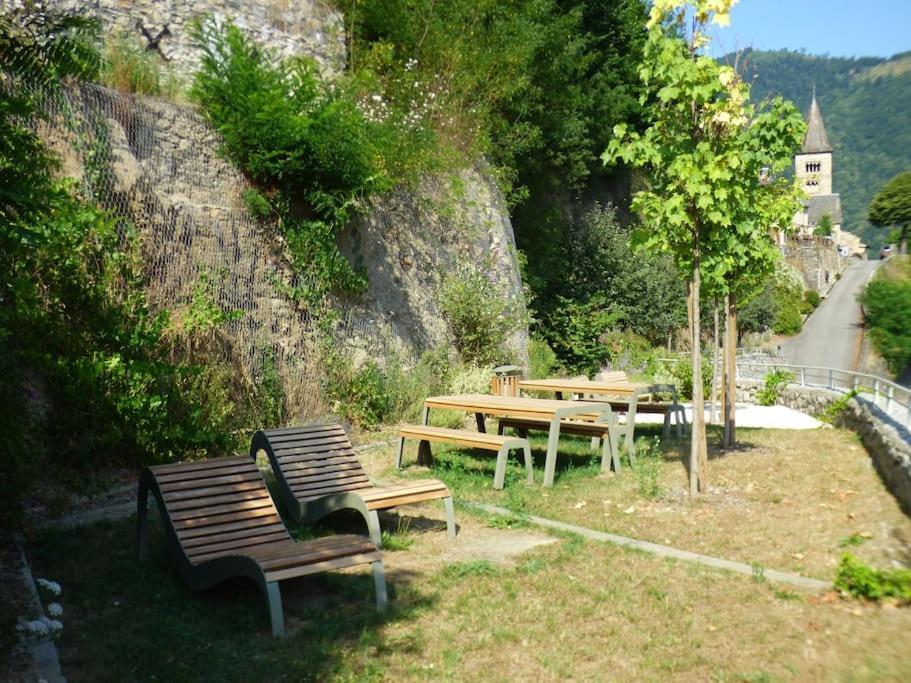Maison Familiale Pour 8 Saint-Aventin Екстер'єр фото